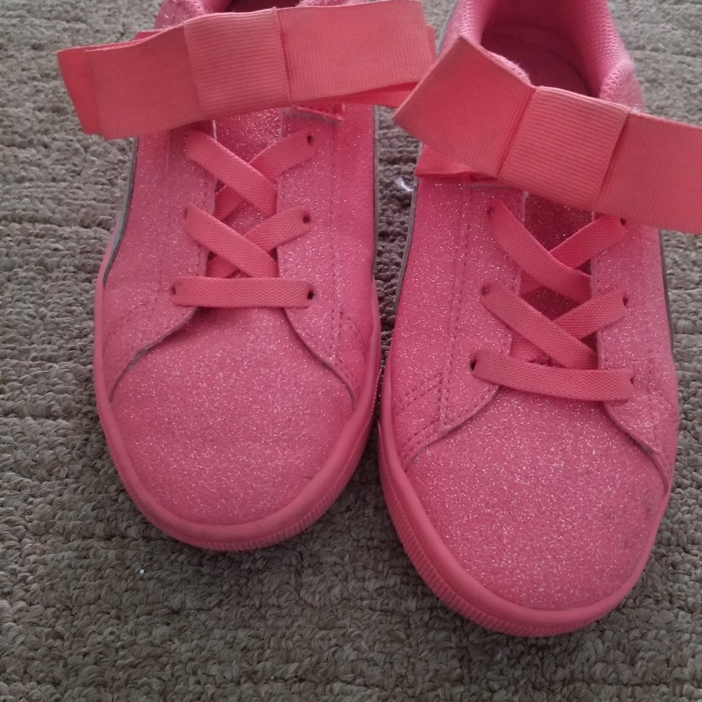 Girls low top sneakers